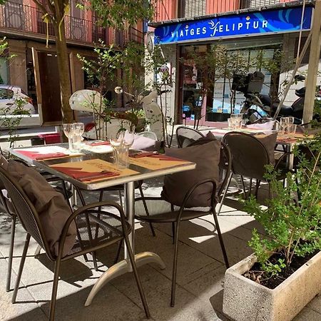 Hostal Del Ripolles Екстериор снимка