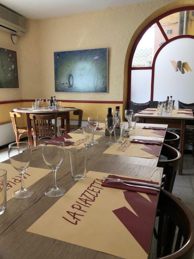 Hostal Del Ripolles Екстериор снимка