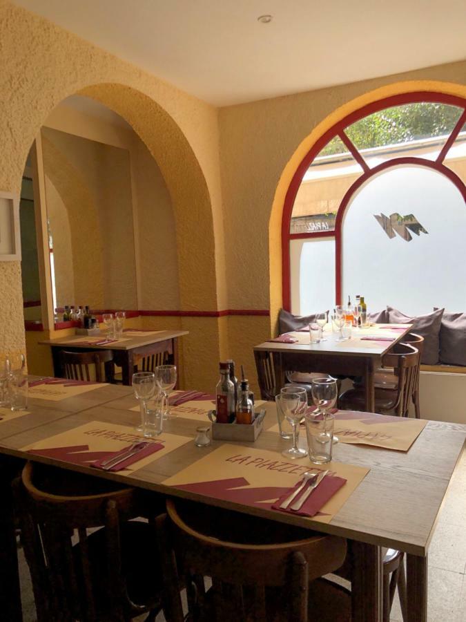 Hostal Del Ripolles Екстериор снимка